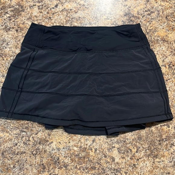 lululemon athletica Dresses & Skirts - Lululemon pace revival skirt. Size 4. Black. Great condition.